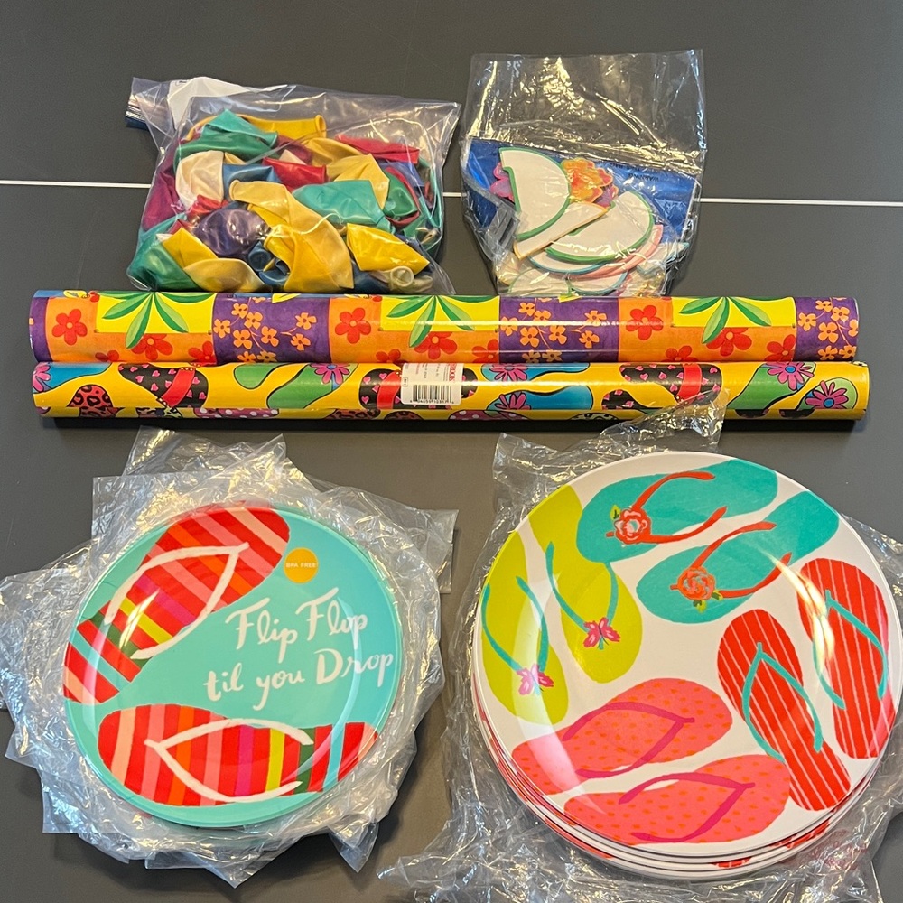 NWT Kohl's Flip Flop Party Set - 16 melamine plates, wrapping paper, balloons